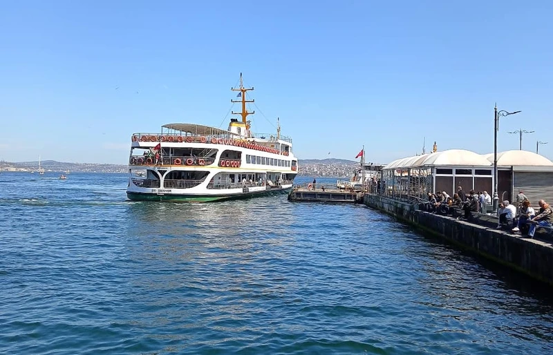 نمای کلی اسکله مدرن و آرام کاراکوی